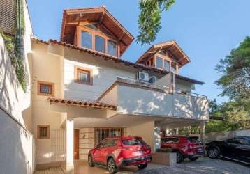 Ótima casa em condominio com 3 dormitório(s), 250 m² no bairro tristeza em porto alegre.&lt;br&gt;&lt;br&gt; a cozinha americana é integrada ao living, proporcionando um ambiente espaçoso e moderno. &