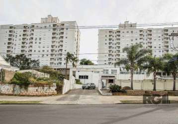 Ótimo apartamento de fundos na av teresopolis, sol da tarde, com garagem fixa, 2 dormitorios, sala com split, cozinha com armários e depurador de ar, área de serviço acoplada com  tanque e aquecedor d