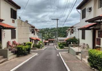 Casa em condomínio, 2 dormitórios, 1 vaga de garagem, no bairro vila nova, porto alegre/rs    &lt;br&gt;casa em condomínio mobiliada com 2 dormitórios, living, cozinha com balcão, pia e armários, chur