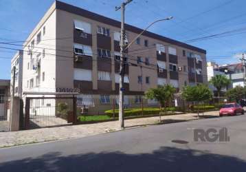 Amplo apartamento no bairro partenon. com 2 dormitórios, 1 banheiro, 1 vaga de garagem e  salão de festas  com churrasqueira, portaria 24 horas. próximo a comércios, escolas e facilidades. a 10 minuto