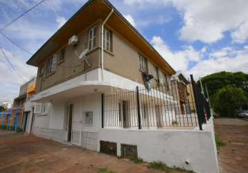 Prédio no bairro são geraldo, de esquina.&lt;br&gt;com uma loja na parte térrea com 200 m². na parte superior, há 02 apartamento de 02 dormitórios. churrasqueira e pátio estreito. entre em contato e s