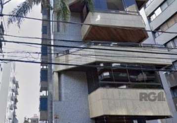 Semi mobiliada lindíssima cobertura duplex, localizada em uma das ruas mais charmosas do bela vista, 1 por andar, frente com ótima orientação solar, com 358,94 m2 privativos, vista panorâmica, 3 dormi