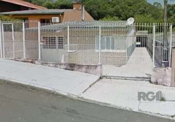 Você está procurando um novo lar que combine conforto e praticidade? conheça esta bela casa de 151m² de área privativa, situada no tranquilo bairro lomba do pinheiro.&lt;br&gt;3 dormitórios bem ilumin