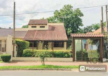 Ótima casa excelente localização situada no bairro vila nova na avenida rodrigues da fonseca. o imóvel têm um terreno de (388m²) totais e (189 m²) construídos. a casa possui 3 pavimentos tendo seus cô