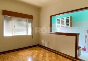 Ótimo apartamento, de frente e reformado, com cozinha americana, localizado ao lado da uergs, confira essa oportunidade.&lt;br&gt;&lt;br&gt;apartamento 1 dormitório, de frente, living 2 ambientes, coz