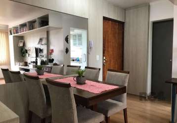 Apartamento:&lt;br&gt;&lt;br&gt;reformado, de frente, sol da manhã,  composto de 2 dormitórios, living 2 ambientes, lavabo, cozinha montada, área de serviço separada, banheiro social e uma vaga cobert