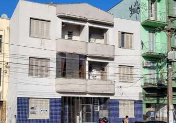 Está para locação apartamento na rua da azenha, de frente com 2 quartos, living para 2 ambientes, banheiro social, ampla cozinha montada com armários fíxos e bancada.  um terraço com 3,60 mts parte de