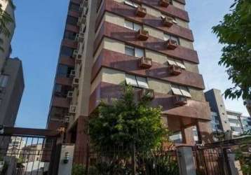 Ótimo apartamento no menino deus, com 81m² privativos, de 2 dormitórios e vaga. possui sala ampla, sacada com churrasqueira, 2 dormitórios sendo 1 suíte, banheiro social, cozinha mobiliada, área de se