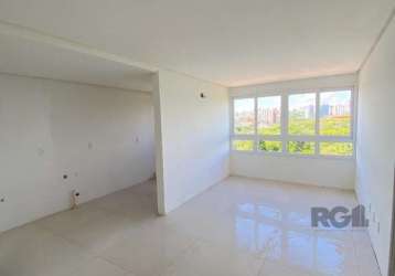 Apartamento novo para comprar com 53m² privativos, 1 dormitório de ótimo tamanho com persianas em 2 folhas e excelente padrão de esquadrias nas janelas, living com piso porcelanato portobello (90cm x 