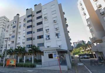 Apartamento semimobiliado a venda em canoas, bairro centro, próximo ao canoas shopping. conta com 2 quartos, sala, cozinha, banheiro, sacada, churrasqueira, vaga de garagem coberta, excelente posição 