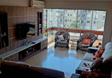 Lindo apartamento de 3 dormitórios no jardim lindoia - imóvel com  135 m2 privativos,, ampla sala de estar/ jantar integradas com sacada e área de churrasqueira. cozinha com móveis planejados e área d