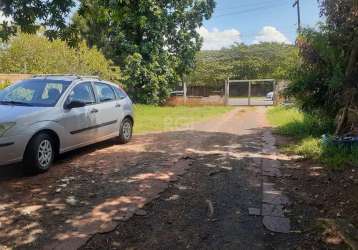 Terreno de 840m² com duas casas a venda em canoas, localizado na avenida santos ferreira. a casa  da frente tem 3 dormitórios, sala de estar, sala de jantar, cozinha, 2 banheiros e ampla garagem fecha