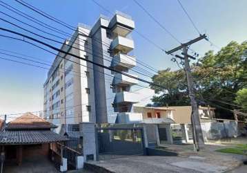 Ótima e ampla cobertura duplex no jardim botânico, fundos, com 276m² privativos, de 3 dormitórios e 2 vaga. possui no andar inferior: sala de estar com lareira, sala de jantar, 3 dormitórios sendo 1 s