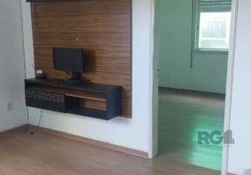 Apartamento de 1 dormitório com 41,40m². sala jantar e estar, cozinha conjugada com lavanderia, banheiro social, 1 vaga garagem.  ficam no imovel: ar condicionado, luminária e painel da tv&lt;br&gt;co