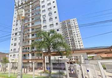 Vende-se excelente apartamento semi-mobiliado, com 81m² e 3 dormitórios, sendo 1 deles suíte. o imóvel possui churrasqueira, sol da manhã e 2 vagas de garagem. o prédio ainda conta com portaria 24h, 2