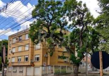 Apartamento de 3 dormitórios com uma suite , excelente localização  no bairro higienópolis .desocupado  e quitado .  gesso em todos os comodos , area de serviço fechada.,separada da cozinha , peças am