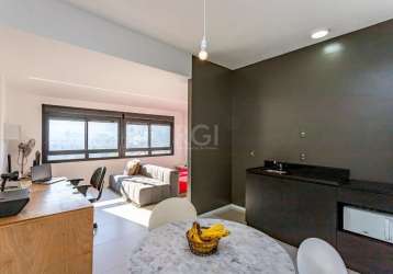 Saia do comum! loft de 1 quarto, andar alto com sol da manhâ, semi mobiliado e com 2 vagas cobertas.&lt;br&gt;veja conhecer um lugar diferente para morar.&lt;br&gt;o empreendimento possui infraestrutu