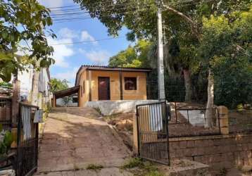 Casa à venda em belém novo, porto alegre. com 2 dormitórios, 3 vagas de garagem e área total de 430m². localizada na rua dr. cecílio monza, esta casa possui infraestrutura de frente a fundos. aproveit