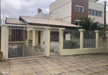 Casa 4 quartos, 1 suíte, 3 vagas de garagem, no bairro chácara das pedras, porto alegre/rs.   &lt;br&gt; &lt;br&gt;esta encantadora residência oferece um ambiente espaçoso e bem distribuído em dois pi