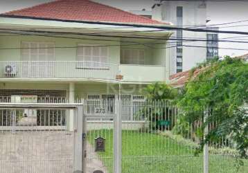 Vende casa/terreno em localização privilegiada, próximo a 100 m da nilo peçanha e carlos gomes. &lt;br&gt;sendo 04 quartos,01 suite, 03 banheiros, ampla sala, vaga para 04 carros