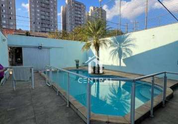 Linda casa com piscina e area gourmet completa no wanel ville !