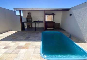 Casa mobiliada com piscina e churrasqueira a 5 min da praia