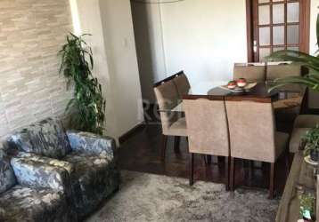 Vende no bairro floresta, apartamento de 3 dormitórios, com dependência de empregada, de frente, living 02 ambientes, banheiro social e auxiliar, vista panorâmica para o rio guaíba.