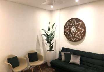 Excelente apartamento de 73m² com 3 dormitórios no centro histórico. atualmente está transformado em 2 apartamentos individuais, sendo um studio com dormitório, cozinha completa e banheiro e outro apa