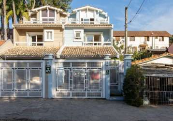 Charmosa casa no coração da zona sul. &lt;br&gt;casa com 4 dormitórios sendo 1 suíte com varanda com uma bela vista para o pôr do sol, cozinha planejada, ampla sala, churrasqueira, lavanderia, lavabo 