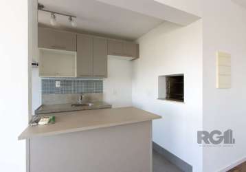 Excelente apartamento de 2 dormitórios, sendo 1 suíte, cozinha americana, moveis projetados, churrasqueira, piso laminado, andar alto, vaga de garagem dupla coberta. condomínio com infra completa de c