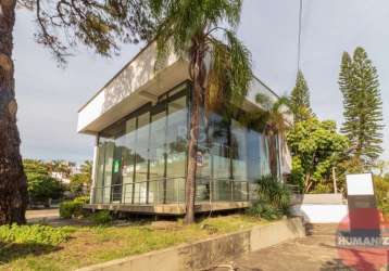 Prédio comercial localizada no bairro chácara das pedras com 840 m². imóvel dispõe de  10 salas, 02 cozinhas, 06 banheiros, elevador e pisos em cerâmica, cobertura com terraço.imóvel com pátio, churra