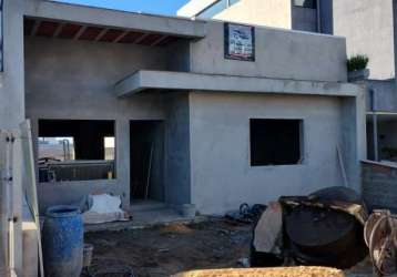 Casa térrea  com  3 dormitórios, sendo 1 suíte, banheiro social com chuveiro, sala e cozinha conjugada com churrasqueira, piscina medindo 6x3m .   &lt;br&gt;para quem procura estar próximo da cidade m