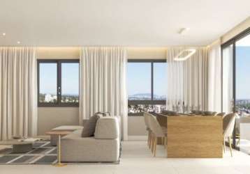 Um apartamento de 78m², com 3 dormitórios, sacada de 12m² e churrasqueira é uma excelente opção para quem procura um espaço confortável e versátil. o amplo living é um destaque, oferecendo um ambiente