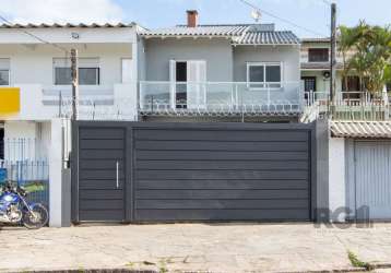 Linda casa à venda em porto alegre, no bairro teresópolis. com área privativa de 228m² e área total de 290.4m², essa casa é perfeita para quem busca conforto e espaço. possui 3 quartos, sendo 1 suíte,