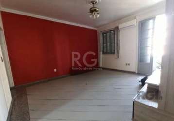 Apartamento de 121 m² de área privativa, composto de três quartos sendo uma suíte. unidade em ultimo andar. living para dois ambientes com ar-condicionado split e sacada em toda sua extensão. cozinha 