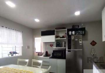 Casa à venda em porto alegre, no bairro parque santa fé,&lt;br&gt;local alto sem perigo de alagamento?casa térrea com 3 dormitórios,podendo ser terceiro quarto ou closet, living para dois ambientes, b