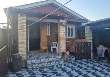 Casa com 2 quartos, vaga de garagem, no bairro jardim planalto, esteio/rs   &lt;br&gt;&lt;br&gt;esta propriedade encantadora conta com duas casas bem planejadas. a casa da frente possui uma cozinha be