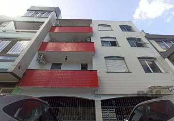 Oportunidade. amplo apartamento com 1 dormitório, bem conservado, living dois ambientes, split, edifício com vaga de garagem para todos os condôminos, churrasqueira. avenida pará/poa-rs. aceita financ