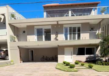 Esta casa encantadora de quatro suítes é o lar perfeito para quem busca conforto e praticidade. localizada no prestigiado condomínio mirante do lago, dentro do  lagos de nova ipanema, ela oferece não 