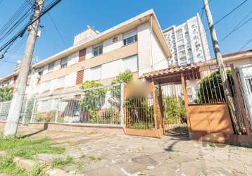 Apartamento localizado no bairro são sebastião com 72 m² no 1º andar. imóvel com 03 dormitórios, sala de estar/jantar,cozinha com armários, banheiro social, área de serviço  e pisos em cerâmica e lami