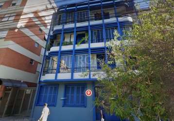 Apartamento térreo de 3 quartos à venda no bairro floresta, porto alegre. desocupado e pronto para morar, este imóvel de frente conta com 83,22m² de área privativa e 100,92m² de área total. o apartame