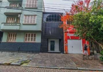 Esse prédio comercial localizado no centro histórico de porto alegre, na rua vinte e quatro de maio, próximo à ufrgs, à avenida joão pessoa e à loureiro da silva, é uma excelente opção para montar qua