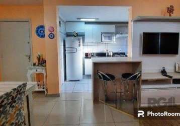 Apartamento semi mobiliado, 2 dormitórios, living 2 ambientes integrados a cozinha planejada, área de serviço e banheiro social. ficam moveis sob medida da cozinha, bancada, painel da tv, banheiros e 