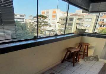 Uma ótima oportunidade no bairro bom fim, apartamento de 2 dormitório e vaga de garagem de fácil acesso, gás central individualizado, piso todo parquet, living amplo, espera para ar condicionado, semi