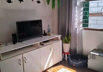 Rede gaúcha de imóveis vende: casa térrea com pátio, composta de 2 dormitórios, cozinha, sala de estar, sala de jantar, lavabo + banheiro social, sala de tv e lavanderia separada. nos fundos pequeno p