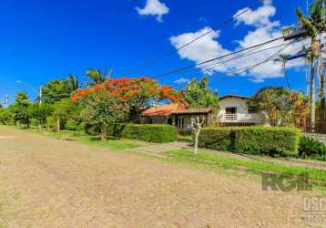 Ampla casa em ipanema  com 395m² de área construída em belíssimo terreno com quase 1000m², com  6 quartos, 5 banheiros e 5 vagas de garagem.&lt;br&gt;&lt;br&gt;living amplo, cozinha, lavanderia, área 