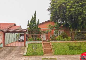 Casas com 3 quartos, vaga de garagem, churrasqueira, no centro de esteio/rs. &lt;br&gt; &lt;br&gt;esta encantadora propriedade de 200m² privativos oferece um vasto terreno com árvores frutíferas e uma