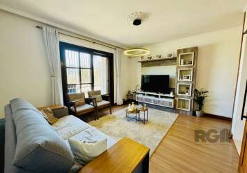 Apartamento de 03 dormitórios impecável com suíte e  sacada, excelente posição solar, todo reformado, cozinha espaçosa e planejada, ar condicionado split, junker,, área de serviço separada .&lt;br&gt;