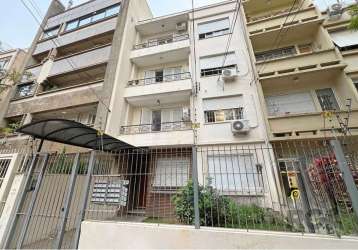 Esse maravilhoso apartamento na rua joão telles, conta com 3 dormitórios, uma ampla cozinha gourmet mobiliada, com churrasqueira, armário com adega, sala dois ambientes, amplo banheiro e o seu jardim 