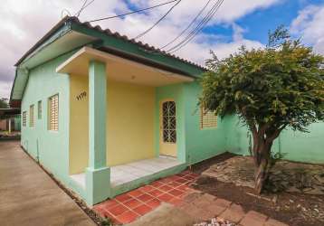 Casa à venda - rua boa vista, bairro rio branco, canoas/rs. imóvel em terreno plano de 10 x 38m, com uma casa de alvenaria desocupada. a casa principal conta com 2 quartos, sala, sala de jantar, cozin